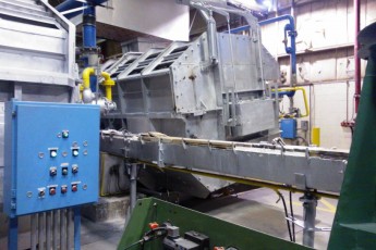 Melting and continuous casting section in an aluminium slug plant